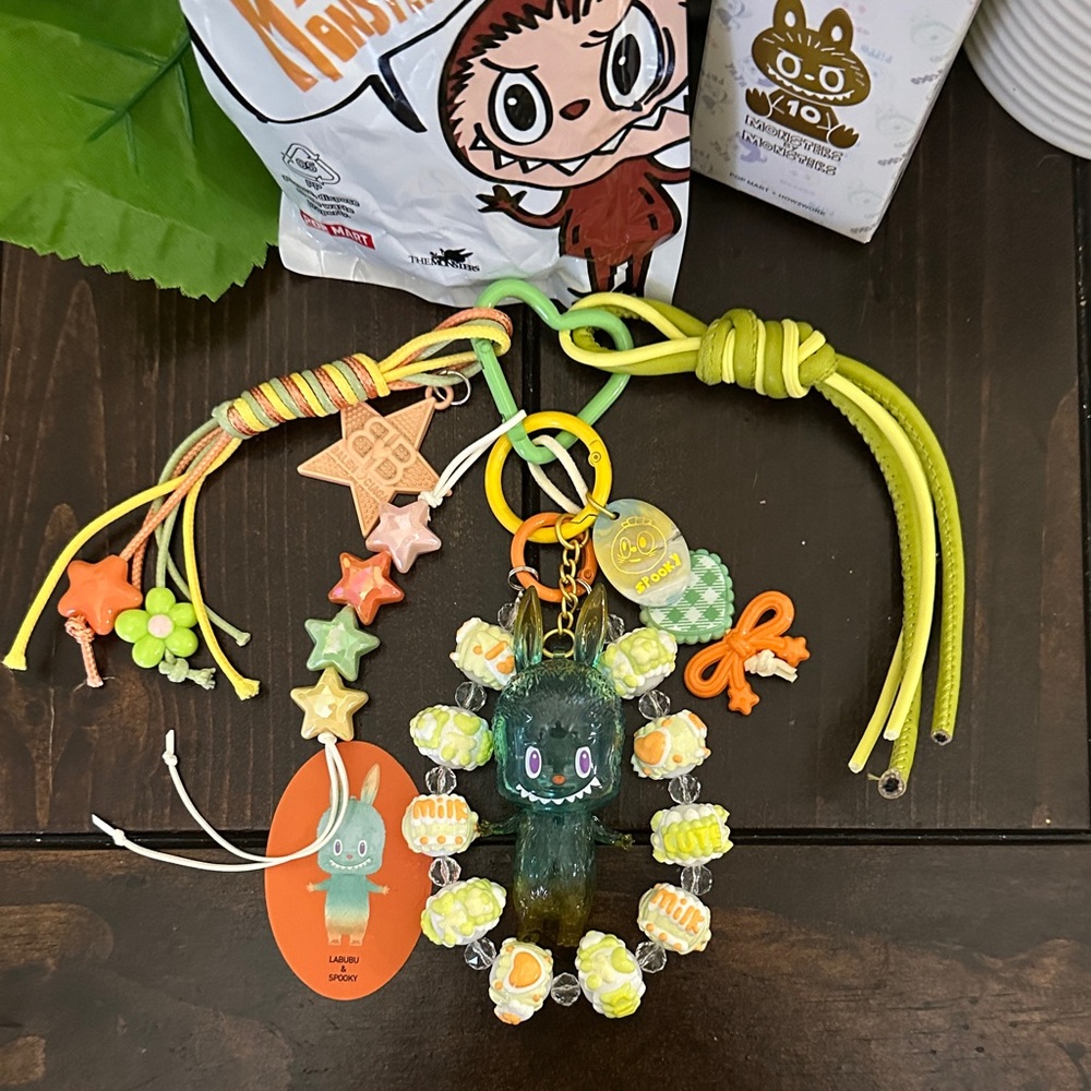 THE MONSTERS 10th Anniversary Series Figures keychain SPOOKY